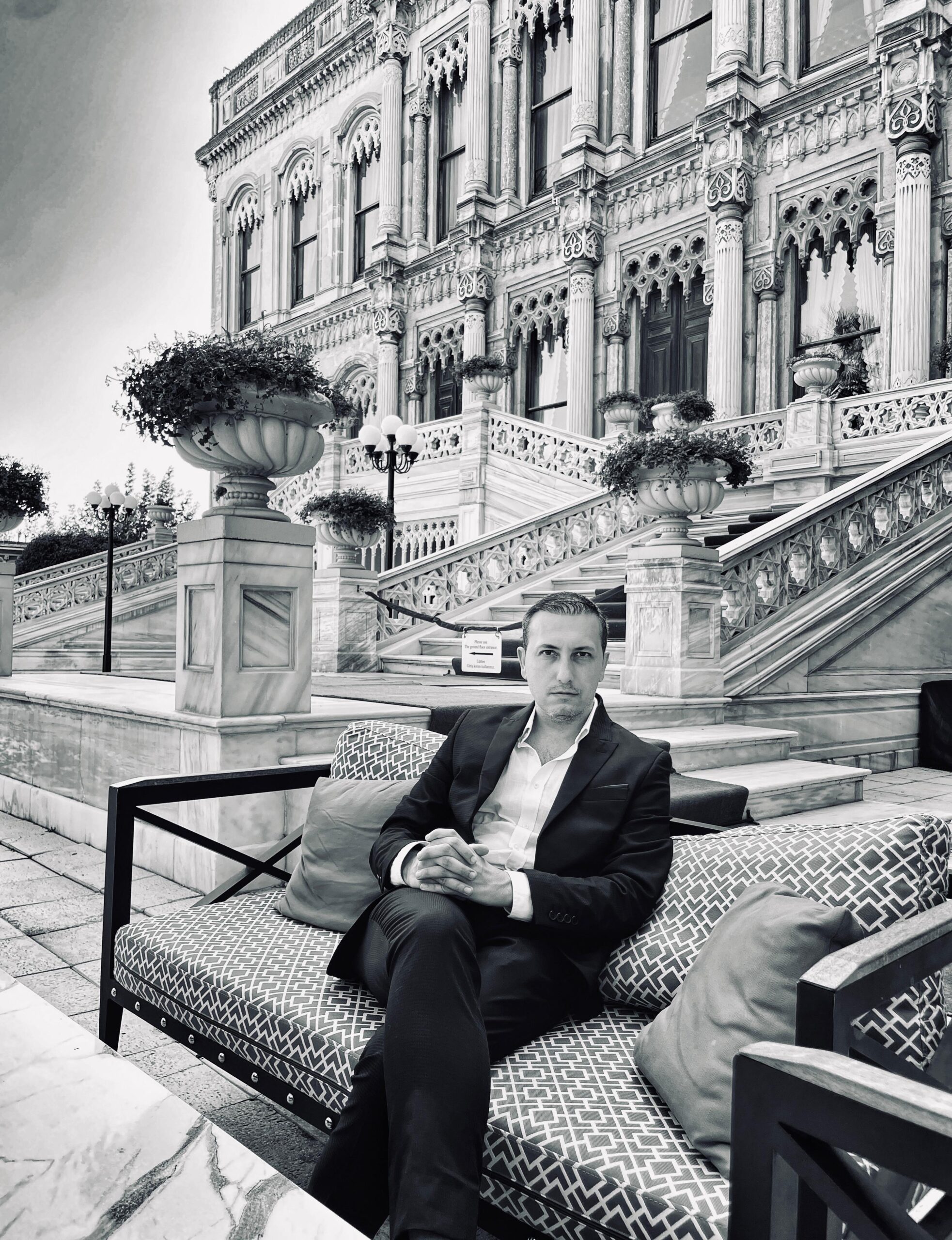 Arama Bitmedi, Sadece Şeklini Değiştiriyor: 2025’te Dijital Pazarlamanın Yeni Oyunu